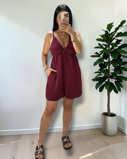Tuta Selene Elegante con Scollo a V e Borchie