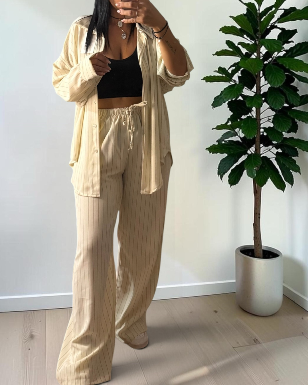 Completo Aura Gessato con Camicia Oversize e Pantaloni Palazzo