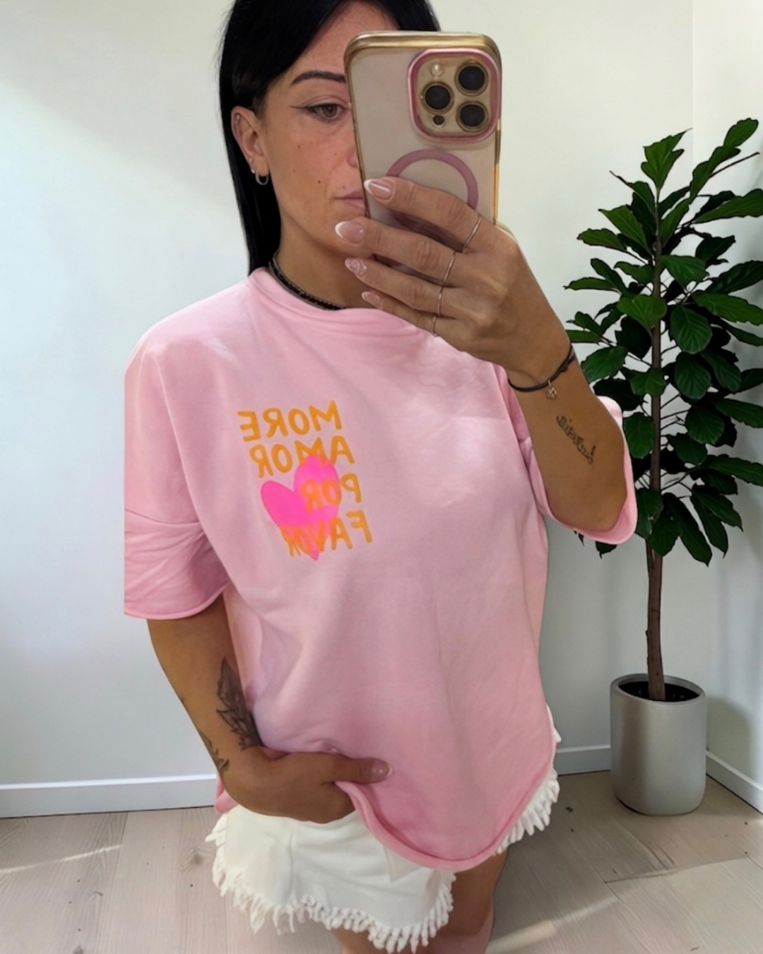 T-shirt Madrid con Stampa "More Amor Por Favor"